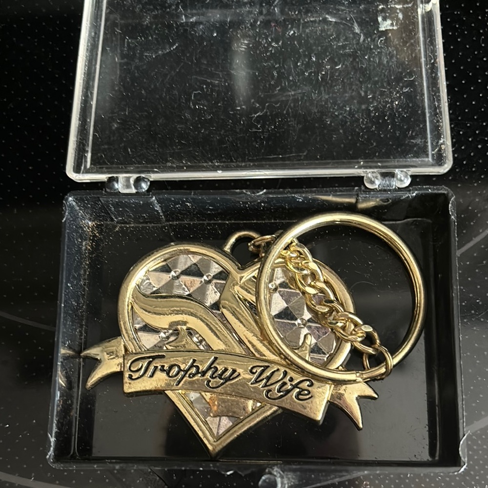 The Giving Keys Gold Key Holder with Antique Detailing